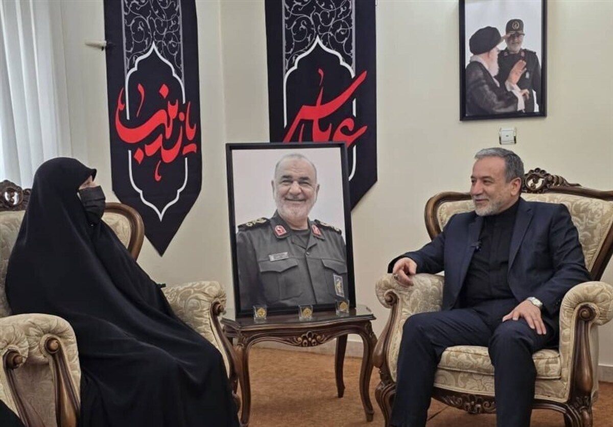دیدار وزیر امور خارجه با خانواده شهید سردار سلامی