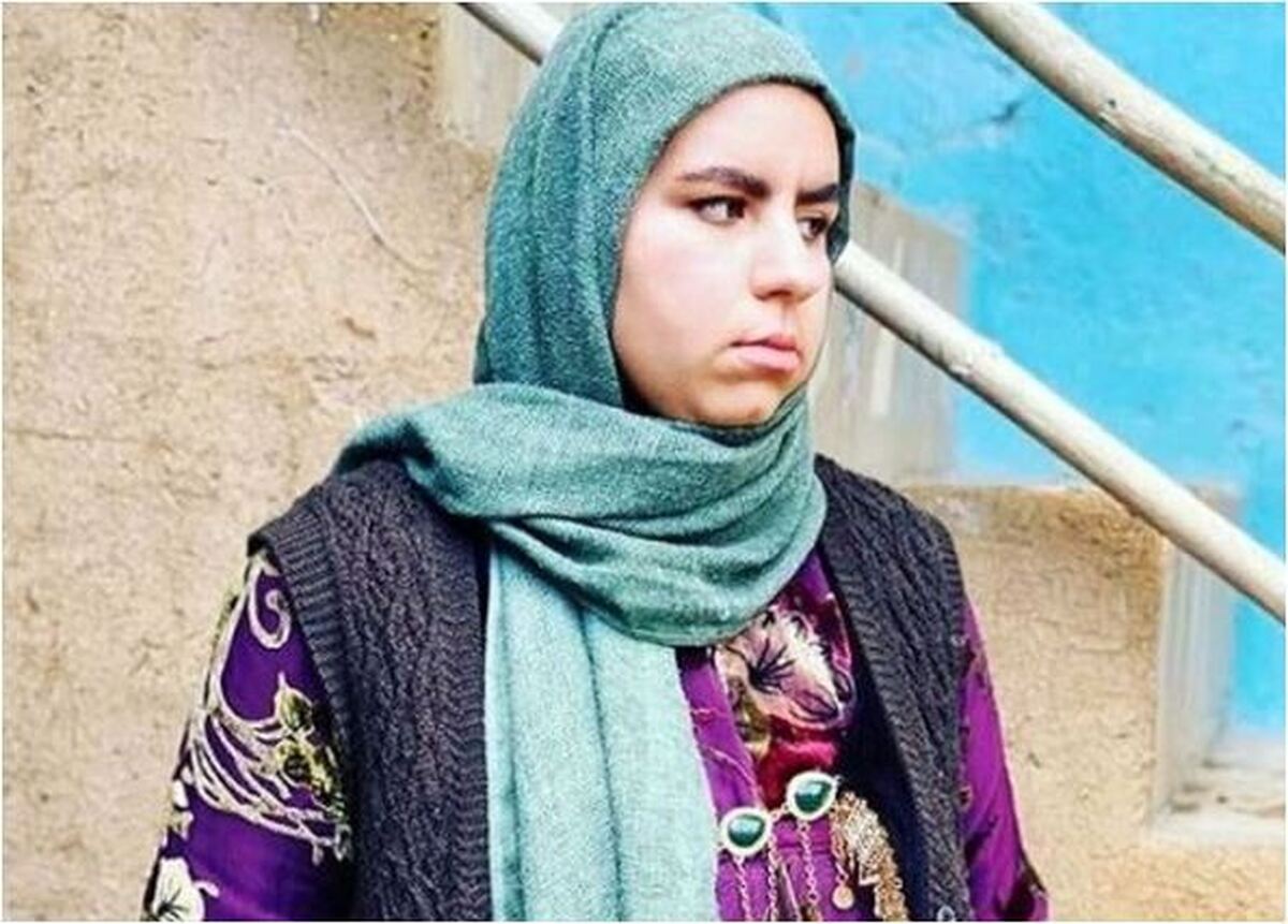 سلفی دلبرانه صهبا شرافتی در یک کافه دنج و سنتی مورد توجه قرار گرفت+عکس
