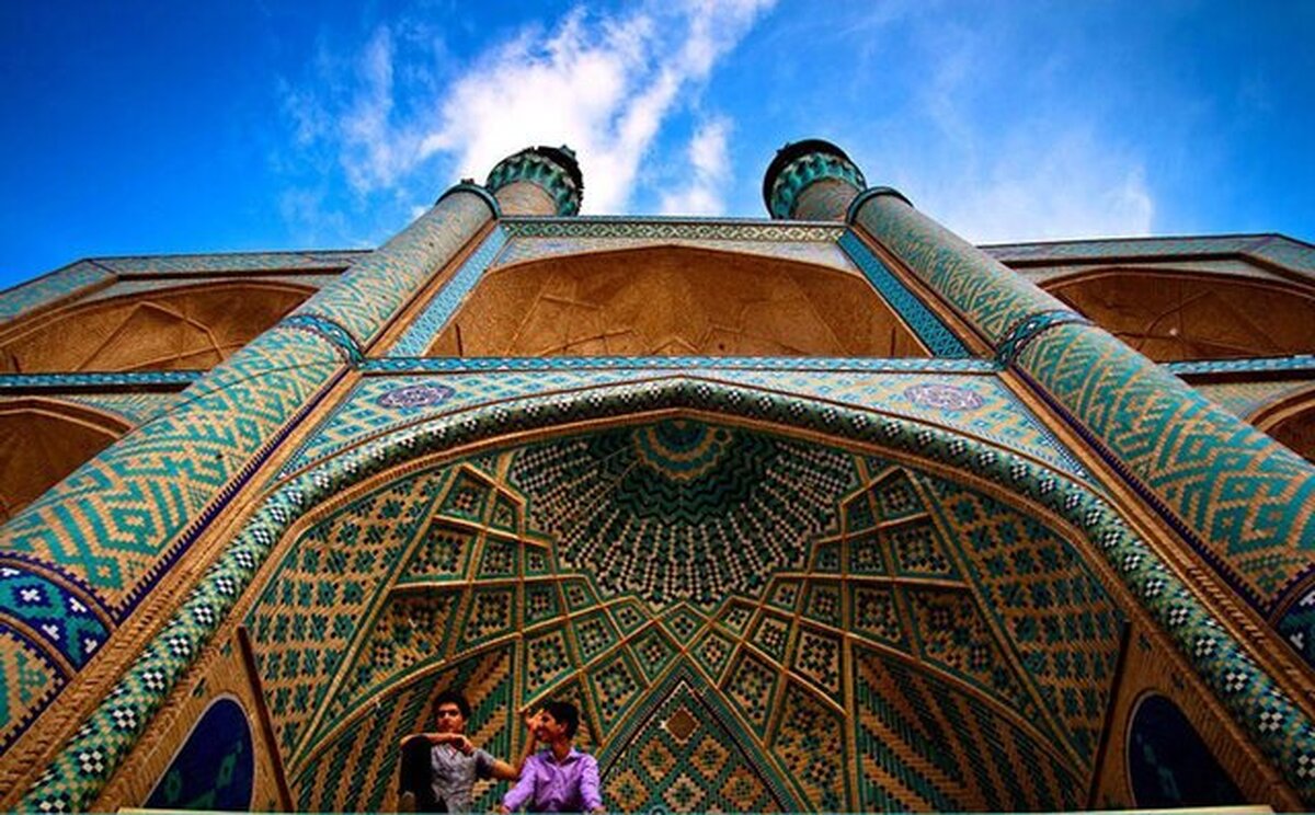 مساجد را باید به رسالت اصلی خود بازگردانیم