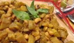 یتیمک بوشهری ترکیبی از بادمجان و لوبیا چشم بلبلی که انگشتاتم باهاش می‌خوری