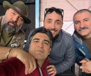 عکس خنده دار علی اوجی و جمعی از بازیگران در پشت صحنه کارناوال!