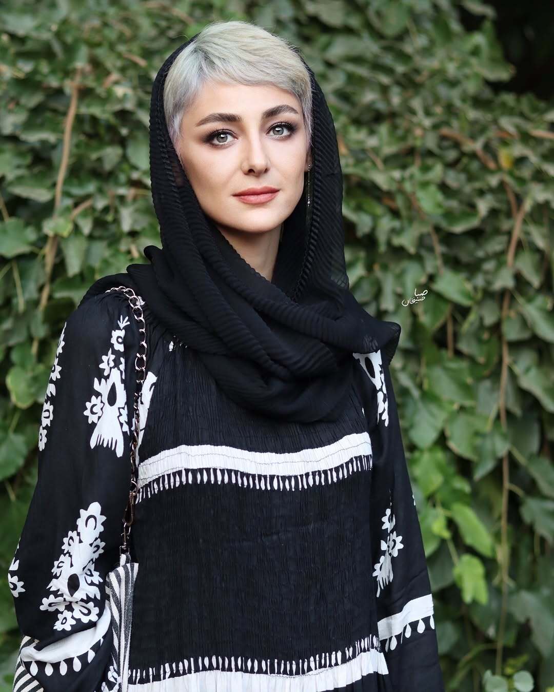 ویدا جوان با شکل و شمایل جدیدش غوغا کرد/مدل موی مردانه با رنگ سفید!