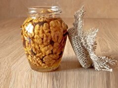 رسپی فال گردو؛ یک دسر سنتی مقوی و خوش طعم که باید امتحانش کنید!
