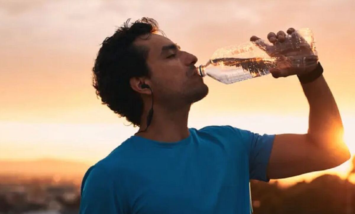 ننوشیدن آب کافی و احساس استرس چه ارتباطی با هم دارند؟!