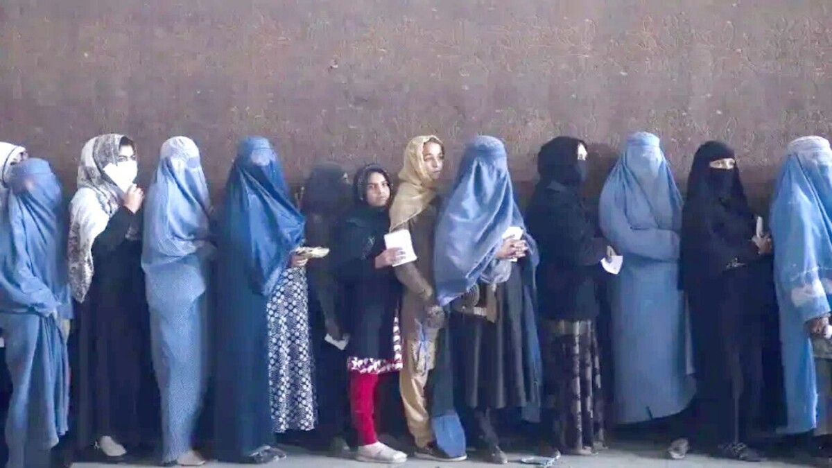 محدودیت طالبان علیه زنان، کمک‌رسانی در افغانستان را فلج کرد