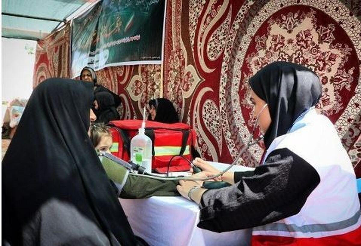 خدمت‌رسانی ۷۵ تیم تخصصی هلال‌احمر به زائران پیاده رضوی