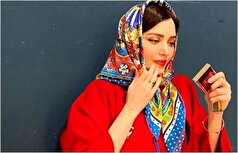 نگاهی به منزل بهنوش طباطبایی و چشم انداز زیبای آن به حیاط و درختان با برگ‌های پاییزی +عکس