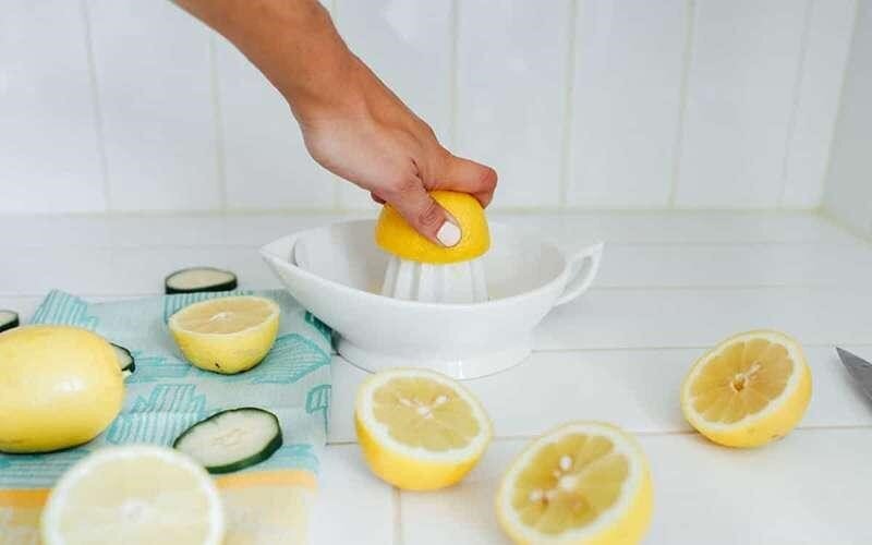 مقایسه کیفیت و مزایای دو نوع آبلیمو خانگی و شرکتی