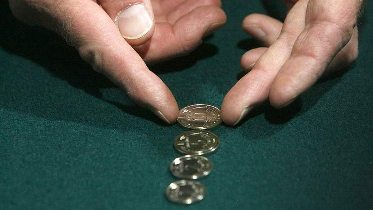 سیکورسکی فساد در اوکراین را مانعی برای کمک‌های غرب خواند