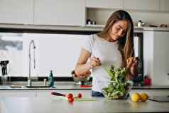 خوردن صبحانه زودهنگام و ناشتا بودن در طول شب می‌تواند از افزایش وزن جلوگیری کند