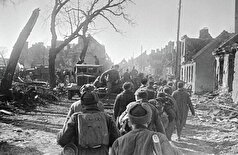 در شصت سالگی، او به‌طور اتفاقی کشف کرد که پدرش یک «جنایتکار جنگی» است