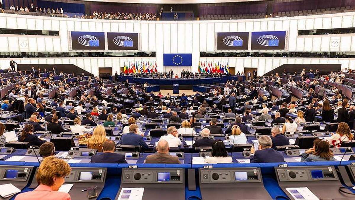 اوربان به فون در لاین توصیه کرد استعفا دهد یا اتحادیه اروپا را بازسازی کند
