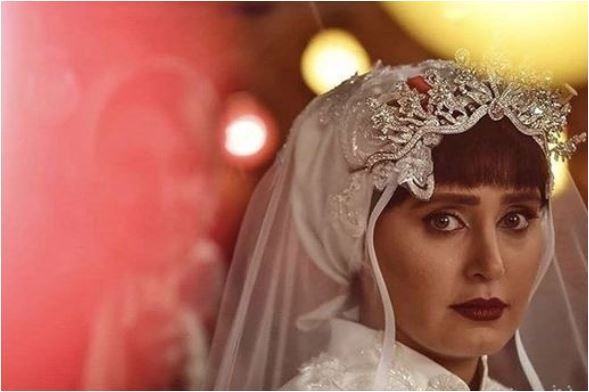 تصویر کمتر دیده شده از الناز شاکر دوست در لباس عروس با چهره‌ای نگران...