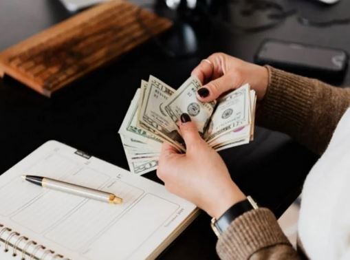 میخواهید یک شریک عاطفی جذاب باشید؟ «ثبات مالی» داشته باشید!