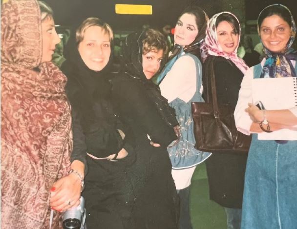 عکس دوستانه‌ای از چند چهره مشهور در فرودگاه؛ دهه ۸۰