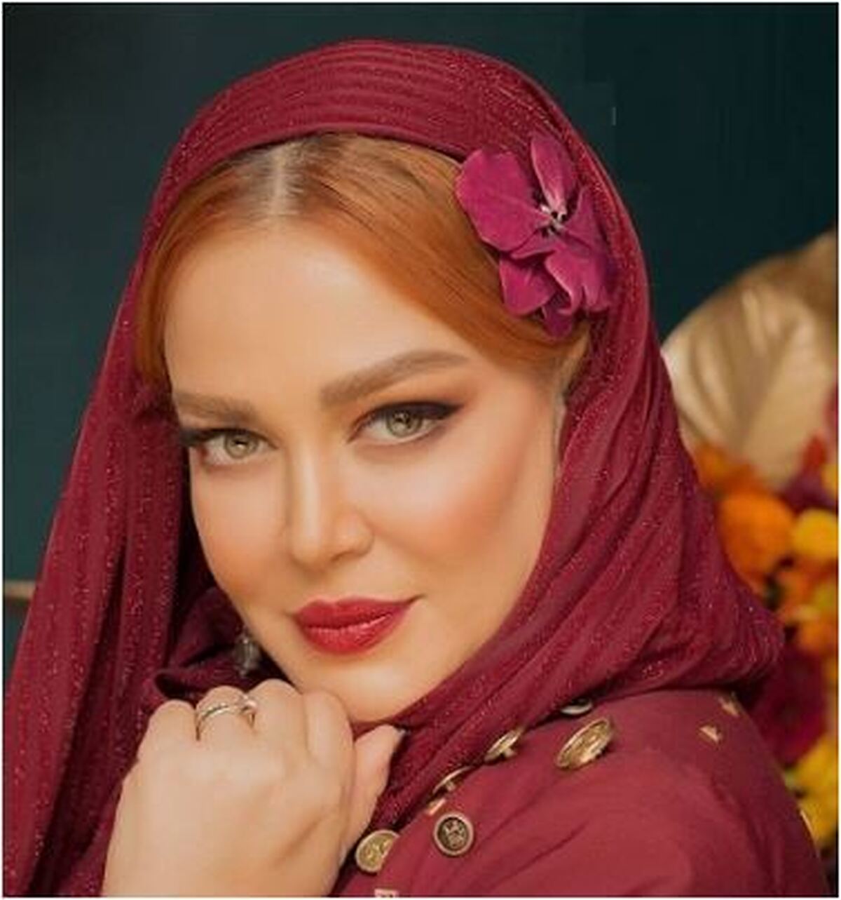 تولد بهاره رهنما در یک رستوران شیک و مجلل با حضور نعیمه نظام دوست با قیا فه‌ای نگران+عکس