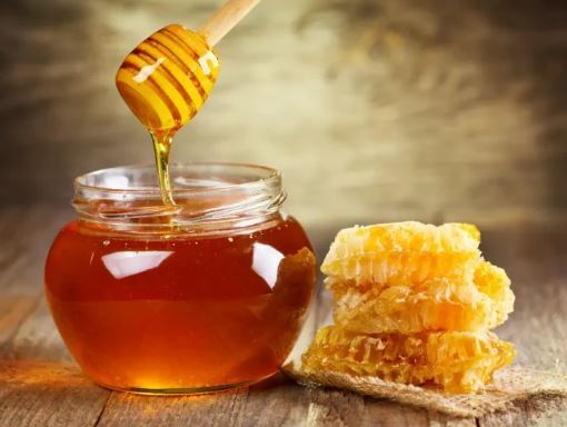 عسل خام؛ راز داشتن پوستی زیبا و شفاف