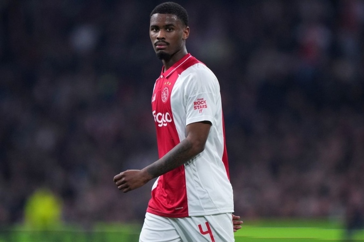 رومانو: جورل هاتو مدافع چلسی امضا کرد