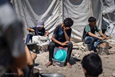 مدیر امداد پزشکی در غزه: مادران به‌دلیل نبود شیر به کودکان خود آب می‌دهند