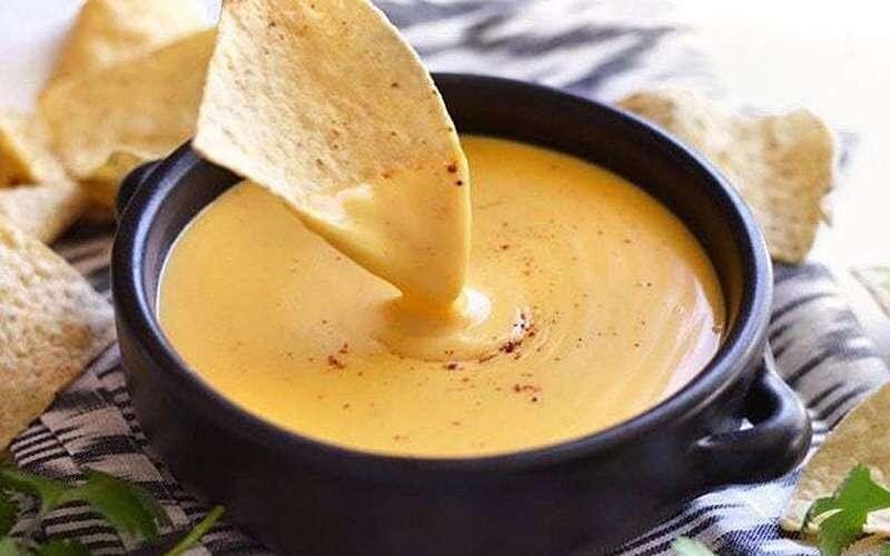 رسپی سس دیپ پنیر؛ کش دار و خوشمزه