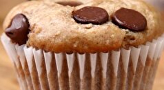 رسپی پخت مافین موز و چیپس شکلات برای کودکان دلبندتان