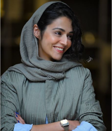 استایل مونوکروم سوگل خلیق در یک مراسم با نگاهی خندان!