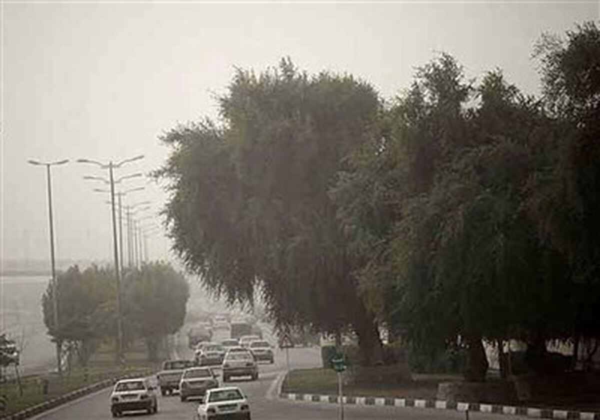 باد شدید و گرد و خاک سمنان را دربر می‌گیرد