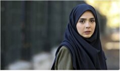 لباس ناجور المیرا دهقانی در اکران فیلم ناجورها/دگمه بسته زیبنده‌تر بود