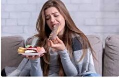 مقابله با یک چالش رایج در دنیای مدرن/چگونه پرخوری عصبی را کنار بگذاریم؟
