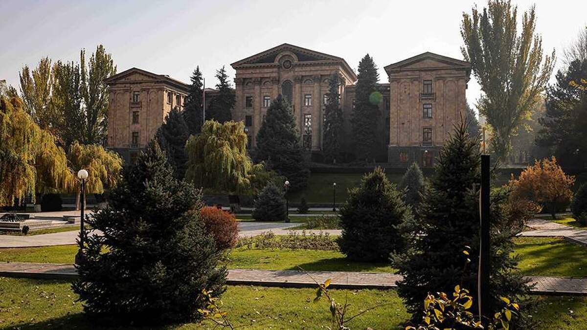 اوورچوک بر اهمیت تصمیم مستقل ارمنستان برای خروج از اتحادیه اقتصادی اوراسیا تأکید کرد.
