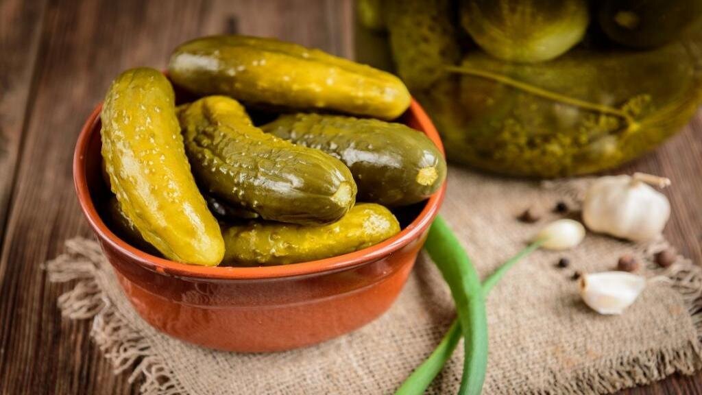 طعم نوستالژیک خیارشور لهستانی را به سفره‌های خود بازگردانید