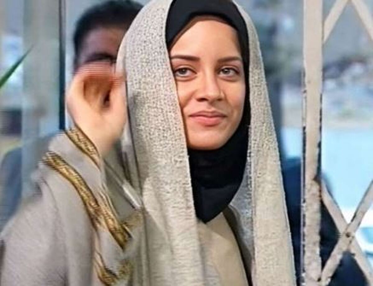 چهره کیوت و عروسکی شراره رخام با چتری/سن خانم بازیگر را حدس بزنید!