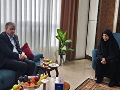 دیدار رئیس سازمان انرژی اتمی با خانواده شهید عباسی