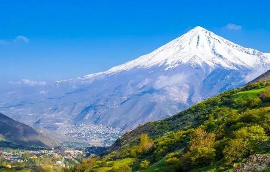 دشت آرزو؛ ویویی ابدی از عظمت قله دماوند