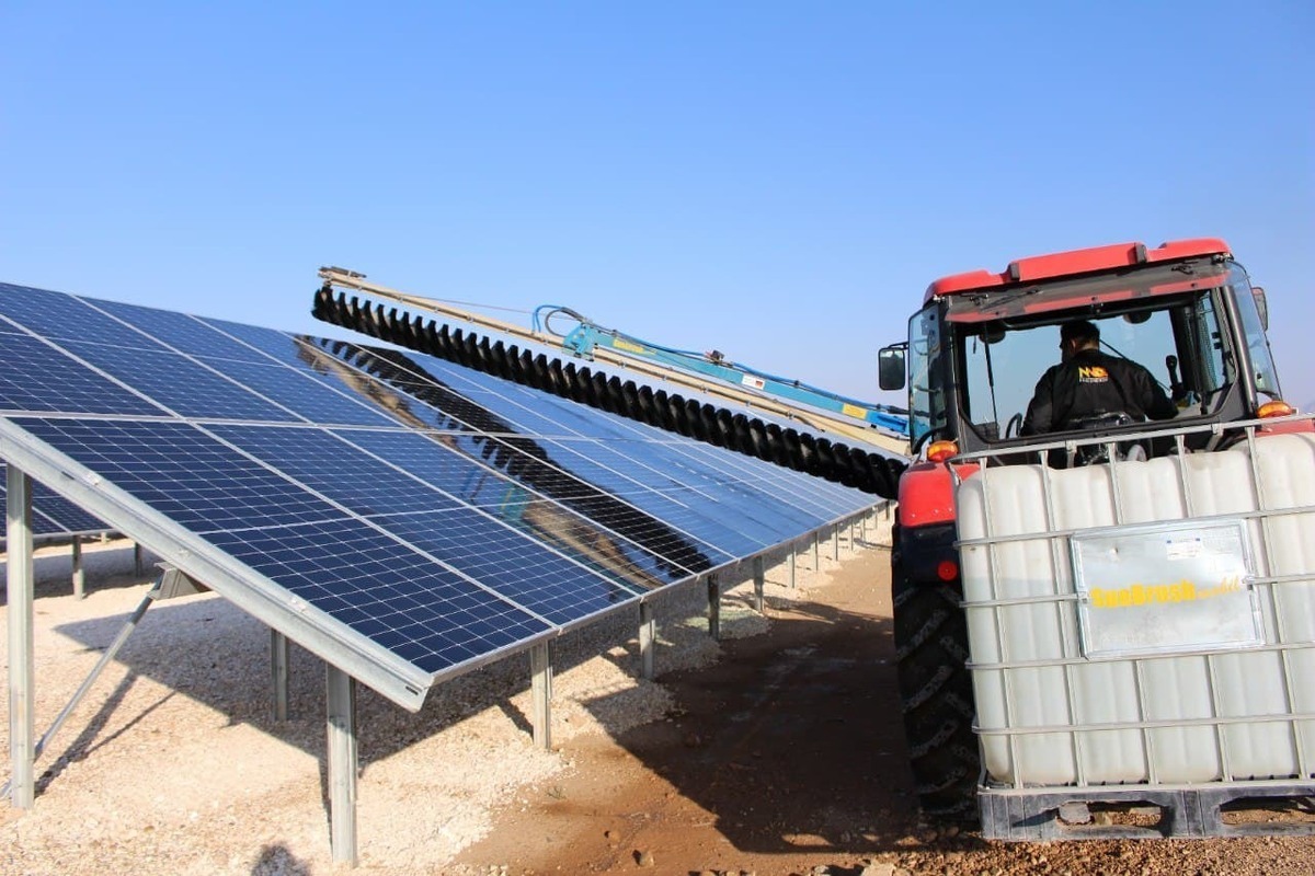 پنل‌های خورشیدی چه مقدار مصرف آب دارند؟