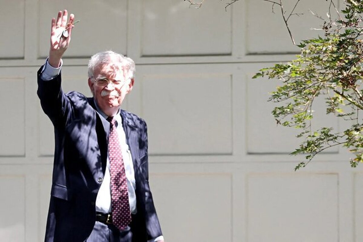 بولتون به دلیل افشای اطلاعات محرمانه تحت بازجویی است