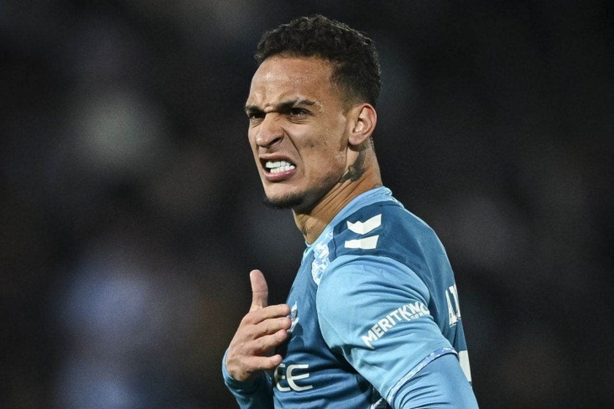 مارکا: رونالدو آنتونی را برای النصر می‌خواست، اما این بازیکن برزیلی به خاطر جام جهانی بتیس را انتخاب کرد