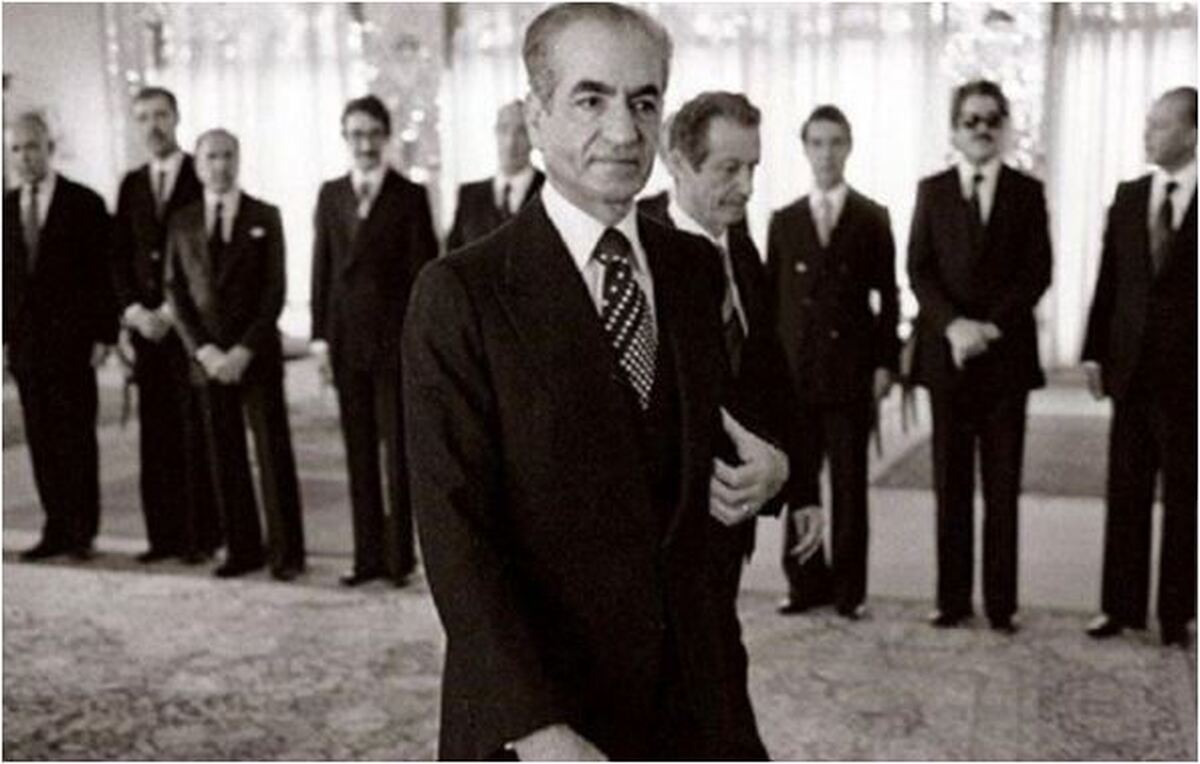 تصویر کمتر دیده شده از اولین روز سلطنت «محمدرضا پهلوی» در ۱۳۲۰