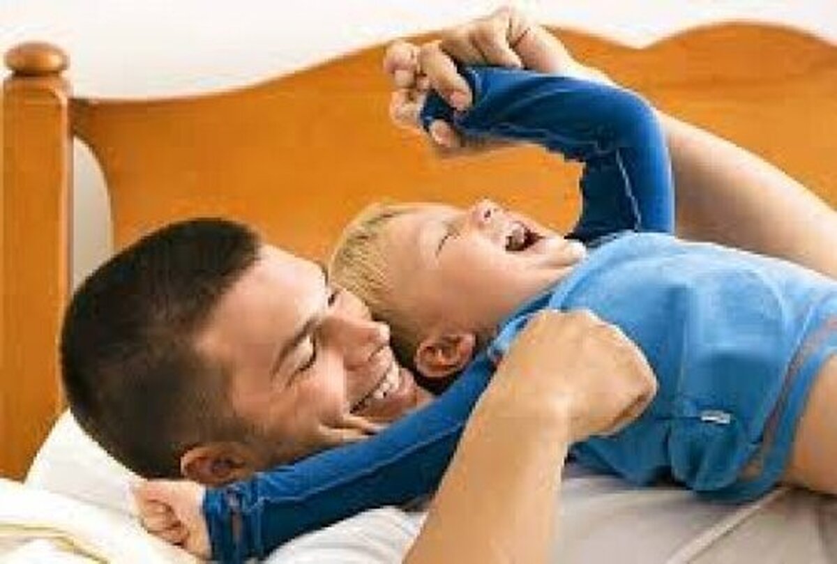 قلقلک دادن کودک خطرناک است؟