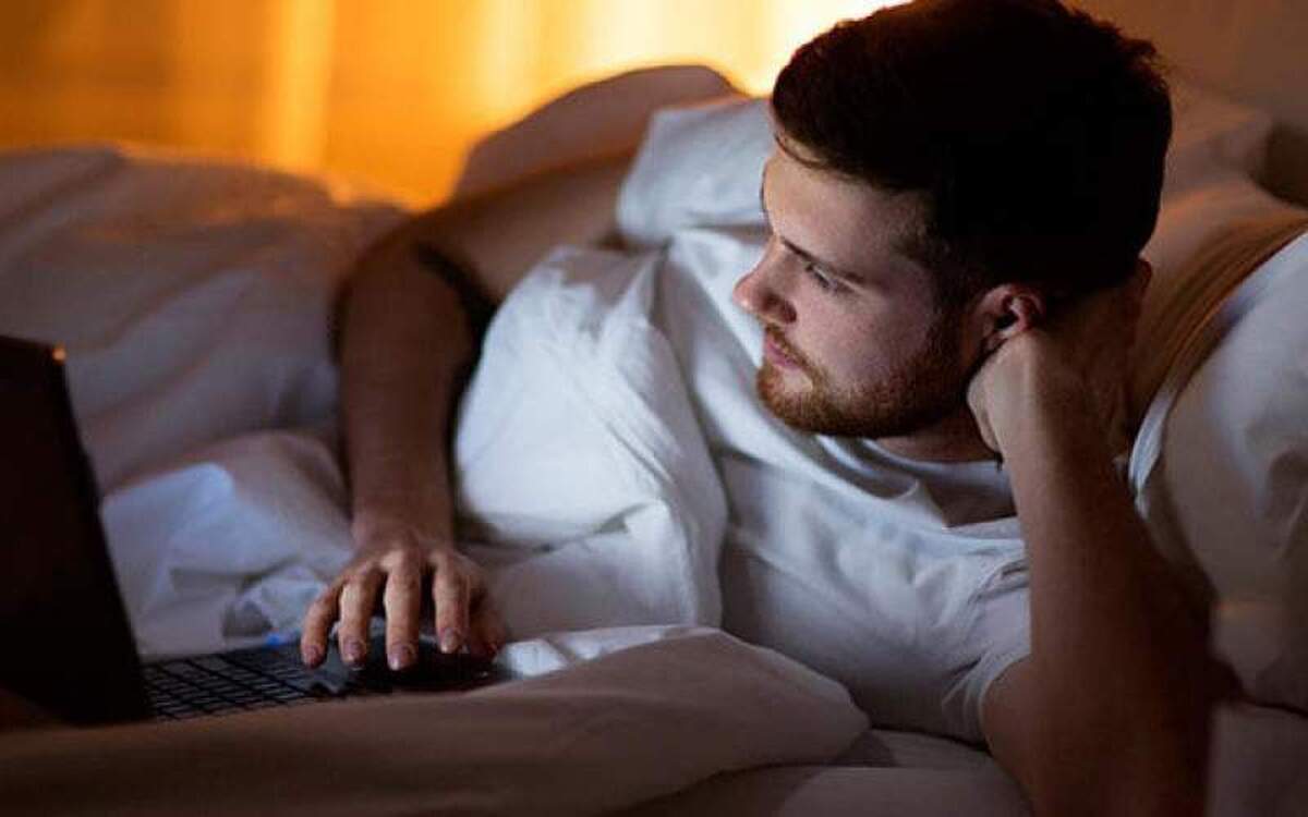 نور آبی تلفن‌های همراه چه تاثیری بر سلامتی دارد؟