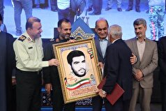 پاسداشت خون شهیدان عمل به تکالیف است