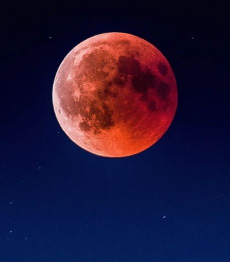 آیا نباید به «ماه خونین» نگاه کرد؟ /زمان دقیق ماه گرفتگی چه ساعتی است؟