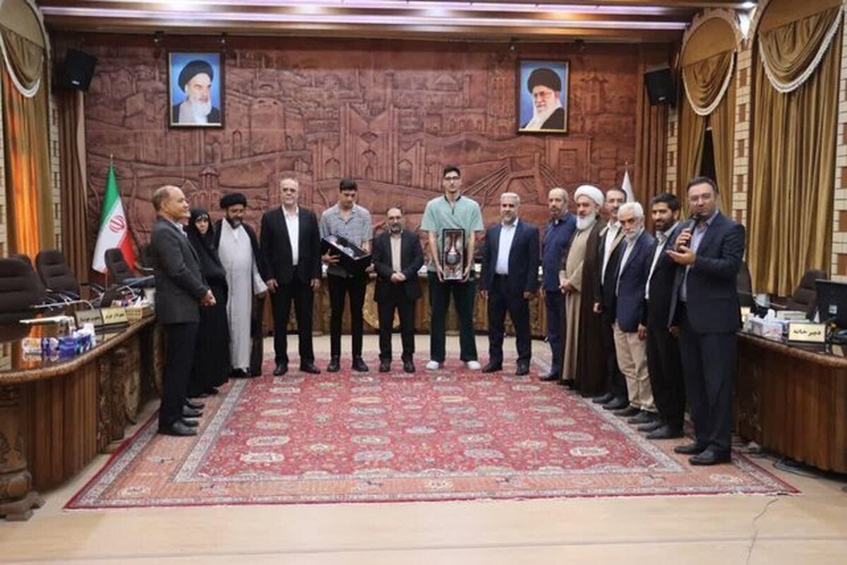 تجلیل از والیبالیست‌های ملی‌پوش تبریزی در صحن شورا