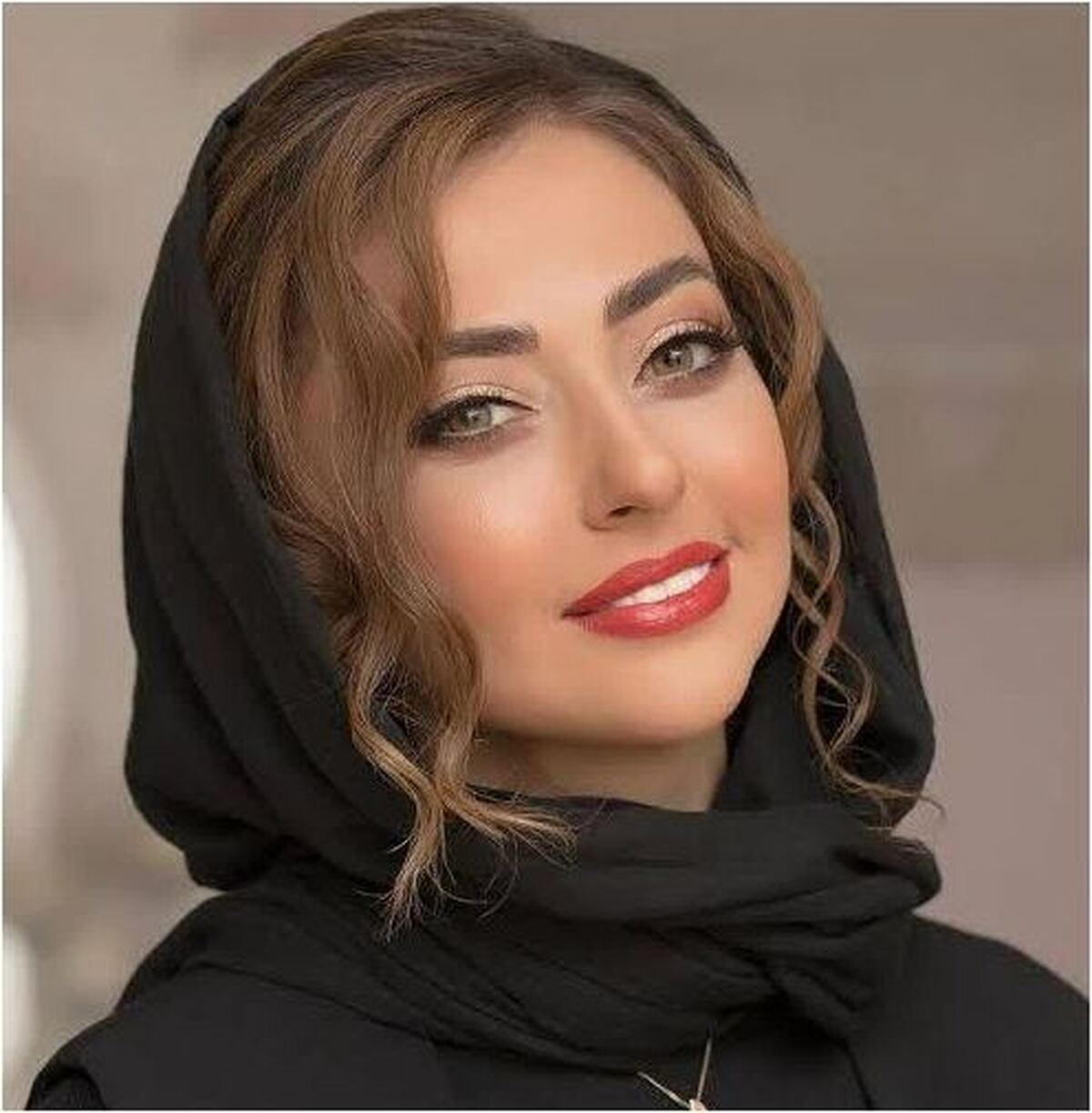 رونمایی نفیسه روشن از استایل جدید و پوست برنزه اش! /تغییرات خانم بازیگر چطور است؟