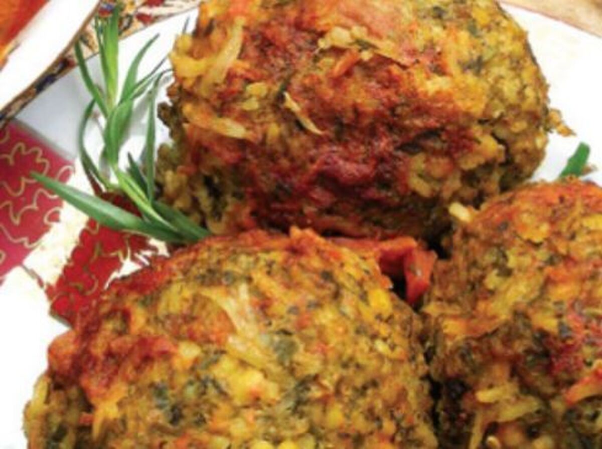 آماده سازی کوفته ترخون و مرزه یک غذای درباری و نوستالژی