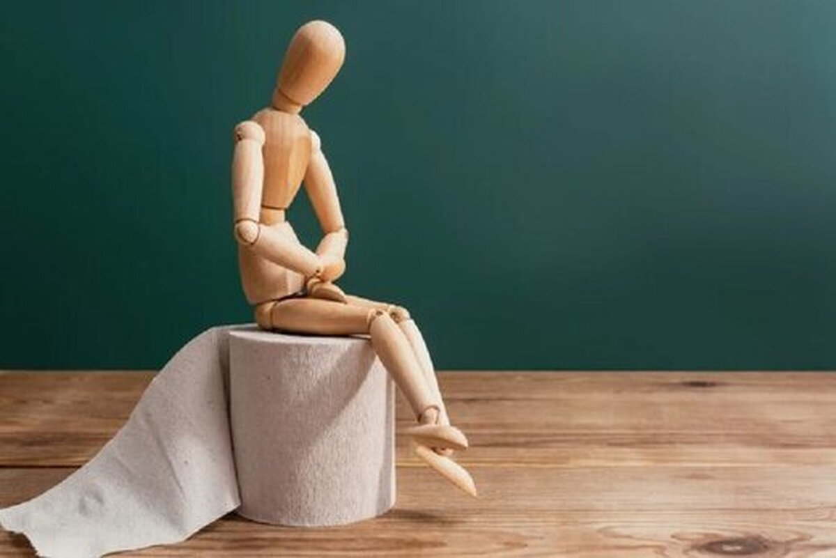 نشستن طولانی در توالت آسیب زاست؟