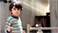 سلفی بامزه بازیگر خردسال و محبوب این روز‌های نمایش خانوادگی کنار پدر و مادر واقعی اش/لپاشو ببینید فقط!