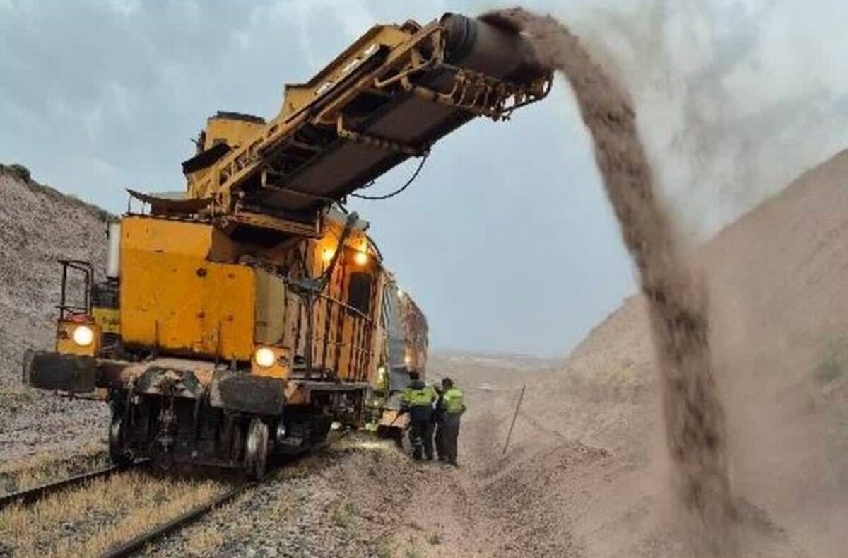 پایان عملیات بهسازی ۴.۵ کیلومتر از خطوط راه‌آهن شمال۲