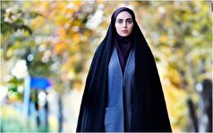پرتره نامناسب وایرال شده از مهشید جوادی در یک کافه مشغول سیگار کشیدن!