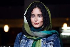 عکس هنری الناز شاکردوست روی صخره و خیره به غروب آفتاب